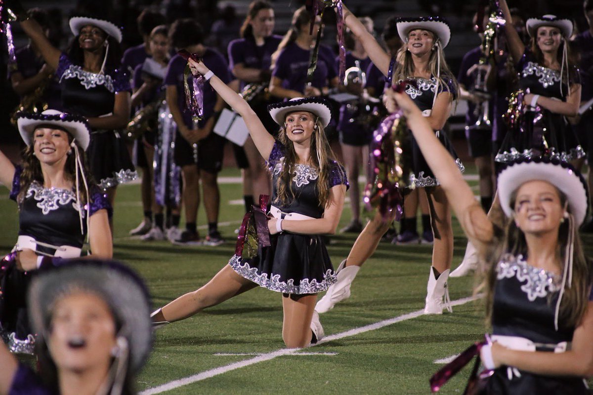 RoyaltyCrhs's tweet photo. What an amazing Homecoming for Cedar Ridge! @CRHS_Nobility got to join us in watching @RRCRFootball defeat the Tigers 34-0! Royalty had their last Streamer Jazz performance and we got to watch our Colonel, Taylor Snoga be crowned HoCo Queen! ✨🏈 #happyhoco #fbszn #royalty2122 https://t.co/gz0bRI5IgE