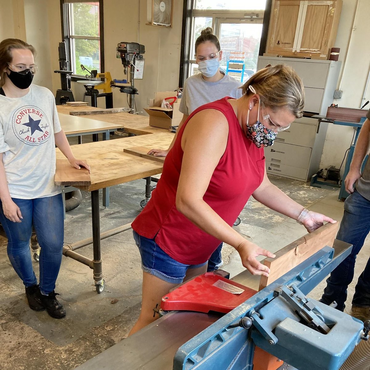 MixxerCommunity's tweet photo. Women's woodworking at Mixxer!
#MakeStuffLearnStuff #MixxerCommunityMakerspace https://t.co/63VTtrn29J