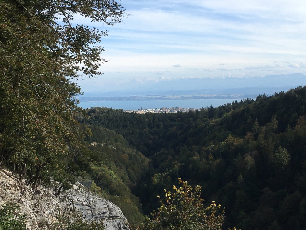 RobyTschopp_VdR's tweet photo. Assemblée générale de Neuchâtel Rando à #ChampDuMoulin - l’occasion d’une petite… #rando 🥾🎒 le long de l’ #Areuse mais surtout d’apprendre plein de choses et de renconter des personnes passionnées https://t.co/QkKcq8lp4L