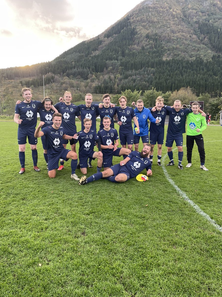 Jadda, der satt den endelig!!🤩Hærlig med 3 poeng mot Godøy etter en knallgod jobb av disse karane her😍Scoring av Per Gunnar Lundehaug og Simen Bellen og 2-0 til Vanylven⚽️