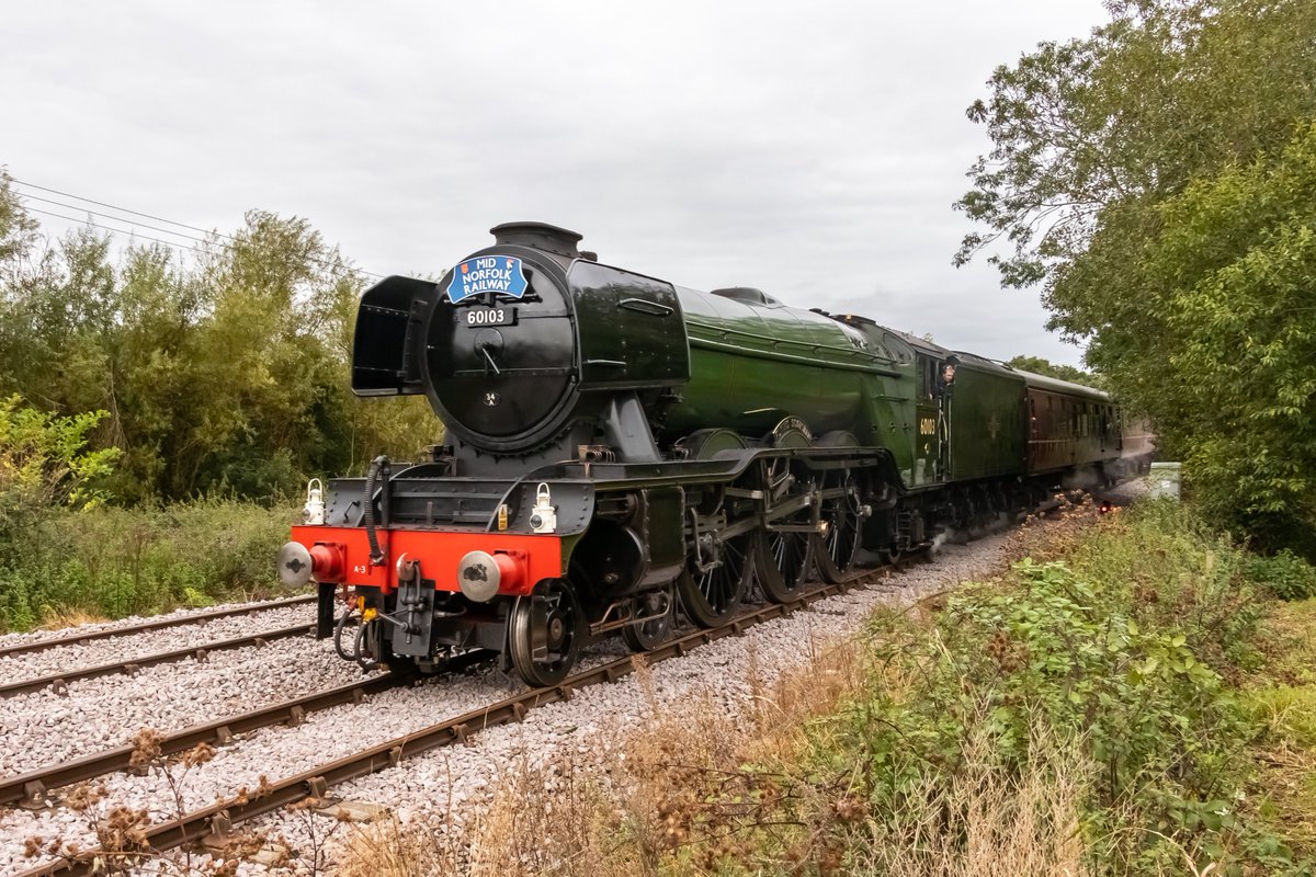 LaurieMenear's tweet photo. @midnorfolkrly Some photos of the Flying Scotsman today from before the rain started! https://t.co/sxCUMiVUIL