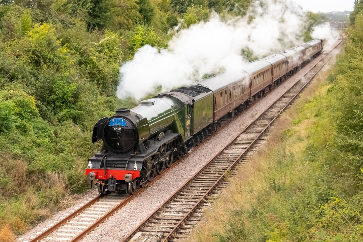 LaurieMenear's tweet photo. @midnorfolkrly Some photos of the Flying Scotsman today from before the rain started! https://t.co/sxCUMiVUIL