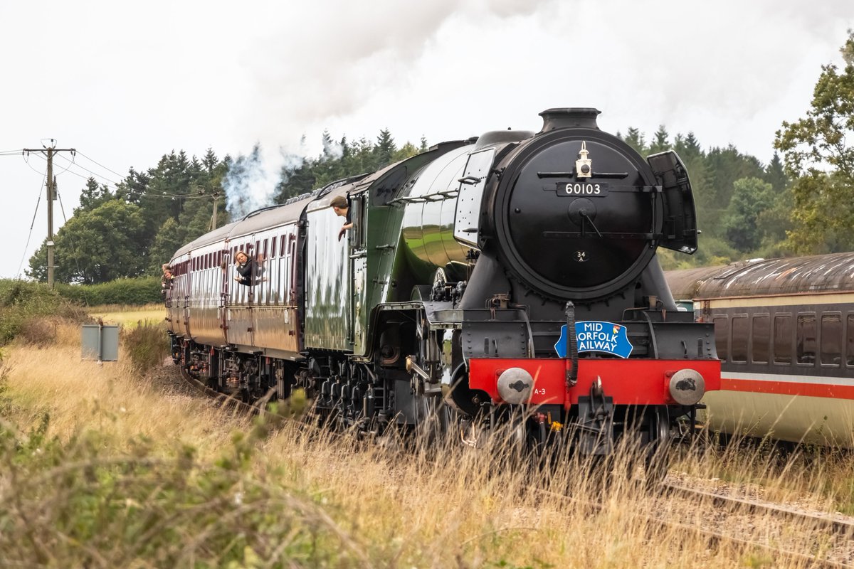 LaurieMenear's tweet photo. @midnorfolkrly Some photos of the Flying Scotsman today from before the rain started! https://t.co/sxCUMiVUIL