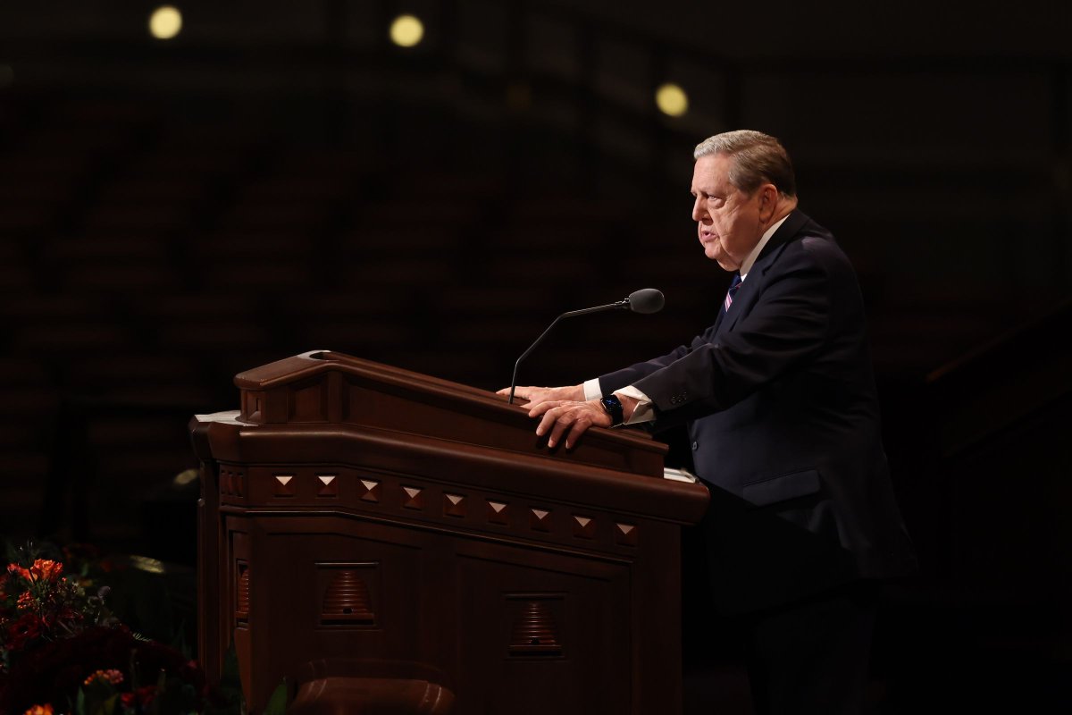 Ch_JesusChrist's tweet photo. "God is our Father and is exceptionally good at forgiving and forgetting sins we have forsaken, perhaps because we give Him so much practice in doing so." —Elder @HollandJeffreyR #GeneralConference https://t.co/zzimDOIvDJ