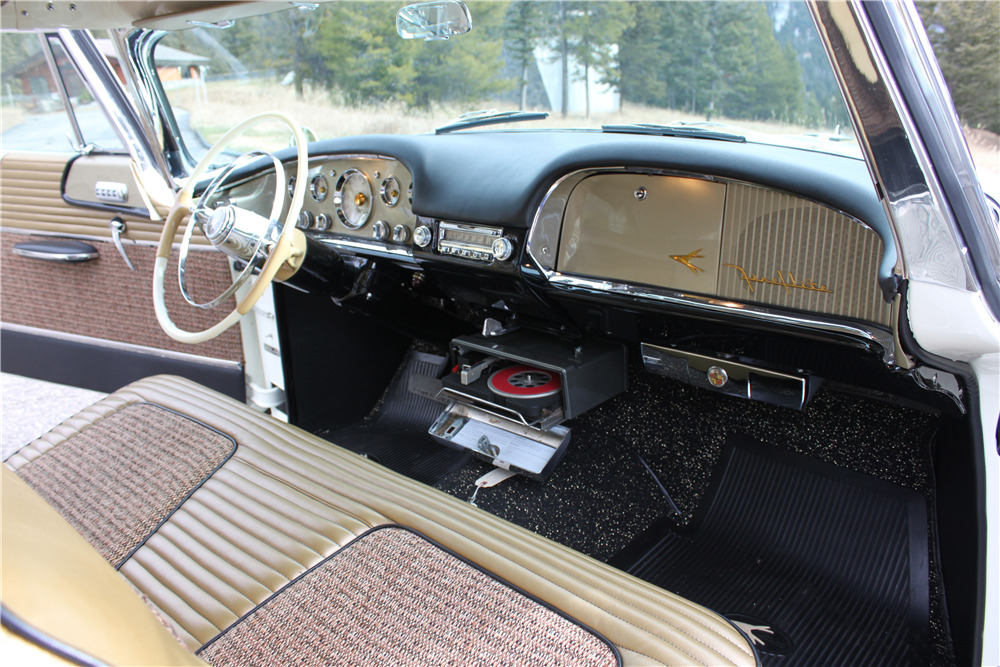 Mercomatic's tweet photo. 1956 #DeSoto #Fireflite #Convertible #PaceCar Edition; 331 cid #Hemi V8, 4 bbl, 255 hp; 2-speed Push-Button PowerFlite automatic; DeSoto was honored with the #Indy500 Pace Car title in 1956, and a limited number of replicas were sold, but without the external Pace Car lettering. https://t.co/QeXHOpvCSK