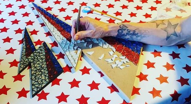 StarInDarkPool's tweet photo. ...starman working on mosaics
#art #artist #newart #newartist #davidbowie #bowie #aladinsane #workinprogress #creative #mosaic #artforsale #etsy #tattoo #artcollector #glitter #indipendentartist #process #starman #ziggy #wallart #unique #limitededition #handmade #startattoo https://t.co/1892SvtiaB