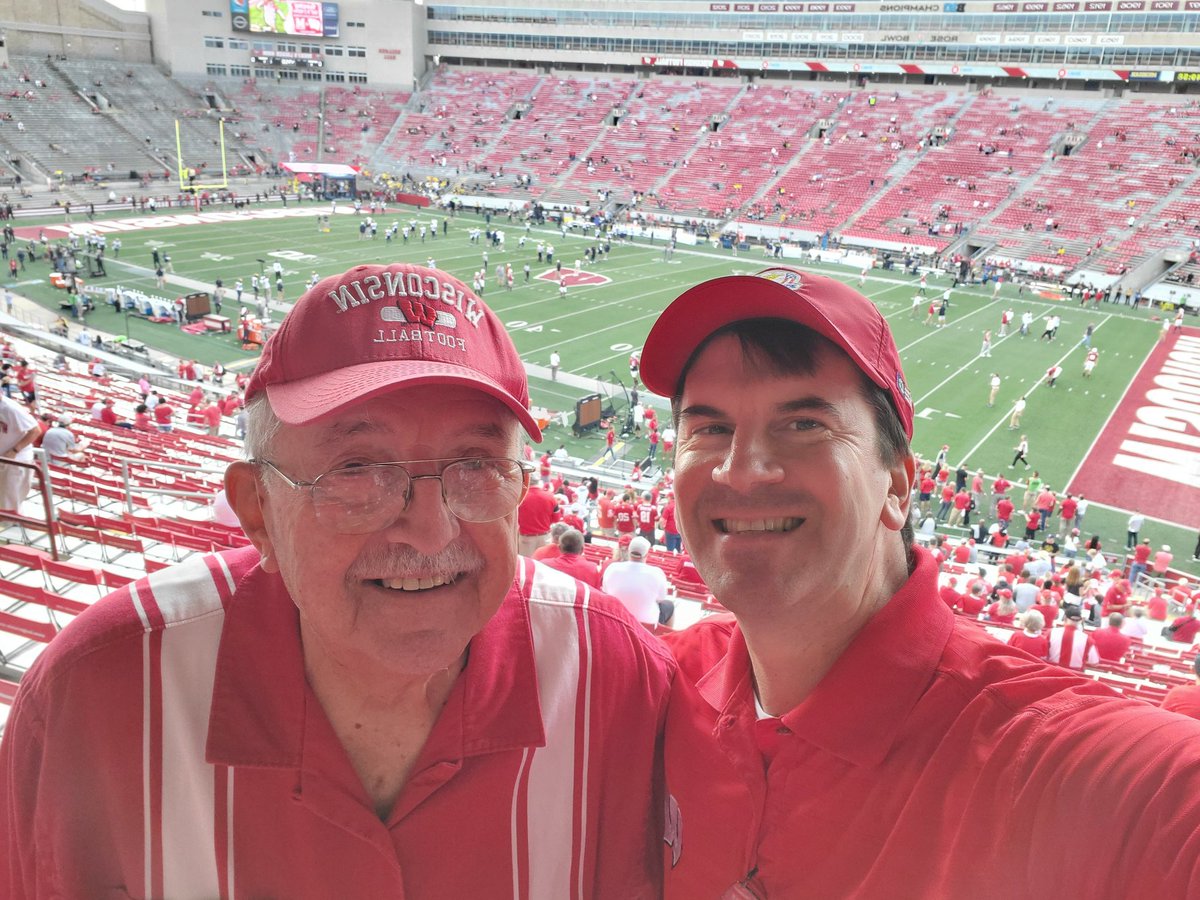 PackerRushFan's tweet photo. 40 years of Badgers football. #OnWisconsin https://t.co/LfA5uFYnNi