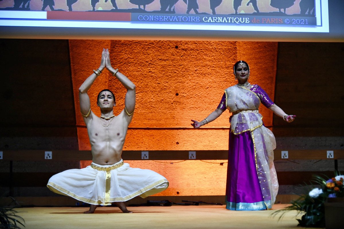 IndiaatUNESCO's tweet photo. Glimpses of the cultural evening organized at UNESCO, Paris on the occasion of Gandhi Jayanti.
ADG Science, Ms.Shamila Nair- Bedouelle shared her thoughts on Mahatma Gandhi and his journey in South Africa. #GandhiJayanti #AmritMahotsav https://t.co/iL8qovY47A