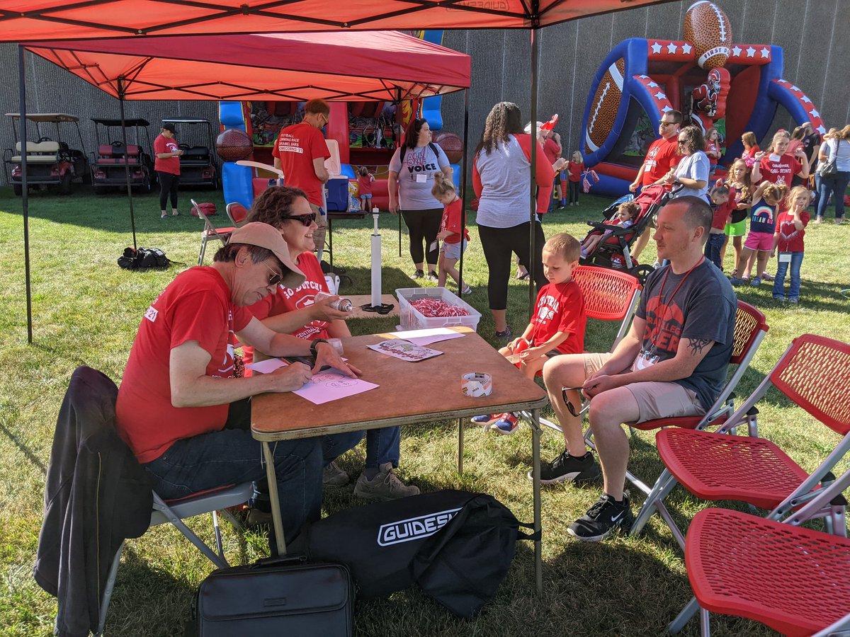 CentralCollege's tweet photo. The Kids’ Zone has fun for all ages! Grab your lunch and stop over. 🤗 #CUIHomecoming https://t.co/W3P0yRJYoP