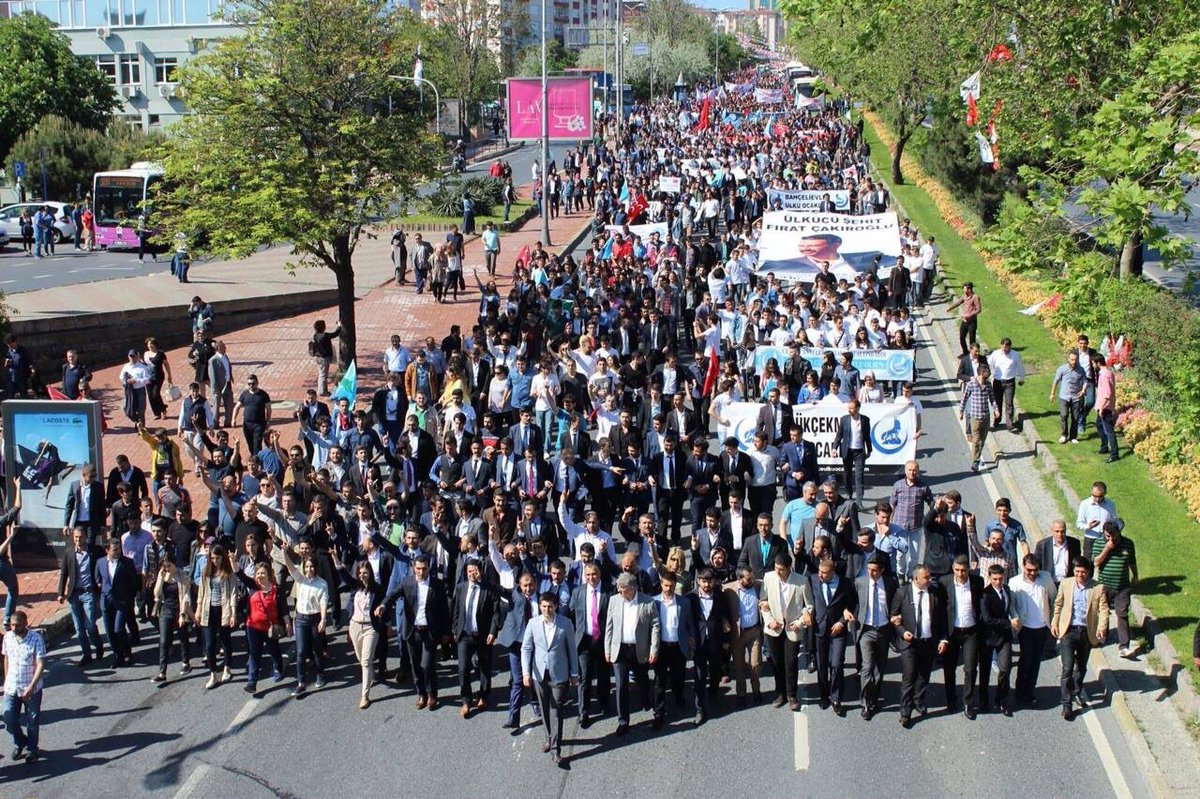 AlihanDoner's tweet photo. Ülkü Ocakları'nı tanımayıp tavrımızı merak edenler:
Liderimiz, "Haydi Ölüme Gidiyoruz" der, gözümüzü kırpmadan gideriz. Gerisi teferruattır. https://t.co/WaMgvB2jxm