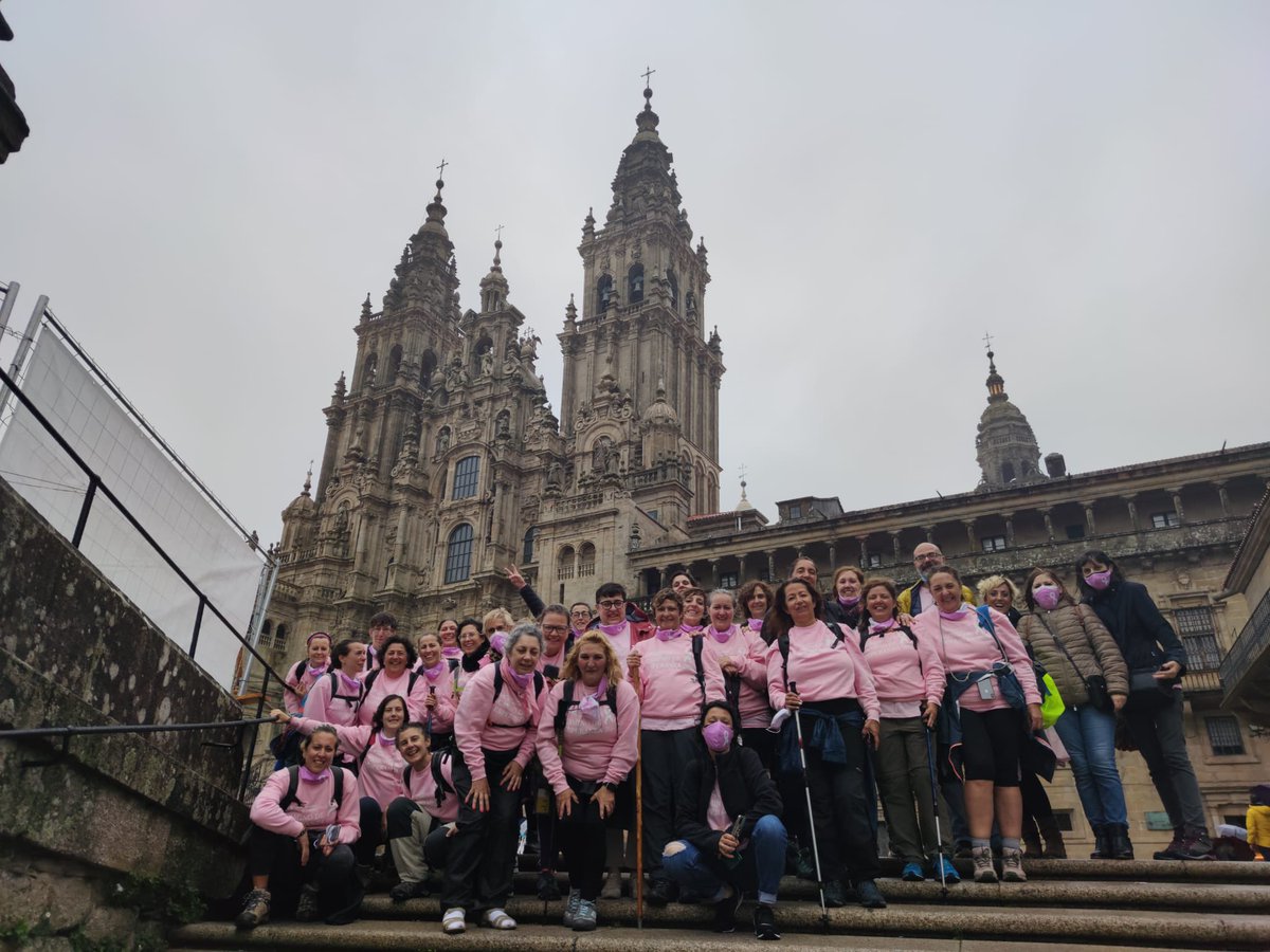 MiriamPFelix's tweet photo. El Hospital Infanta Leonor y la AECC organizan todos los años el Camino De Santiago para pacientes con Cáncer de mama.

Hoy llegaron a Santiago 🙌🏼👏🏼👏🏼🙌🏼

#OrgulloDeHospital https://t.co/nunweYoEwW