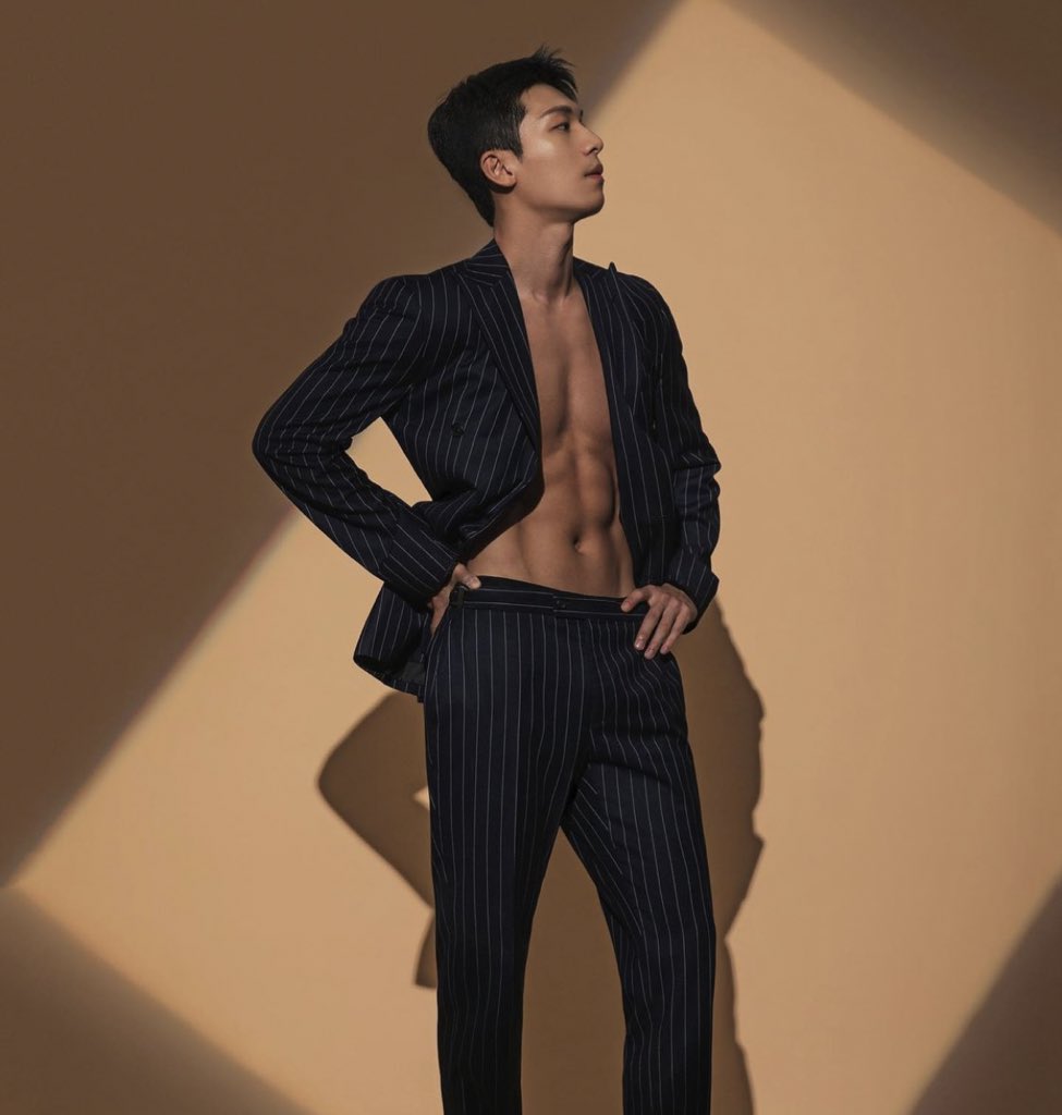 CINEMA505's tweet image. Wi Ha-joon de Round 6 para a Men's Health.