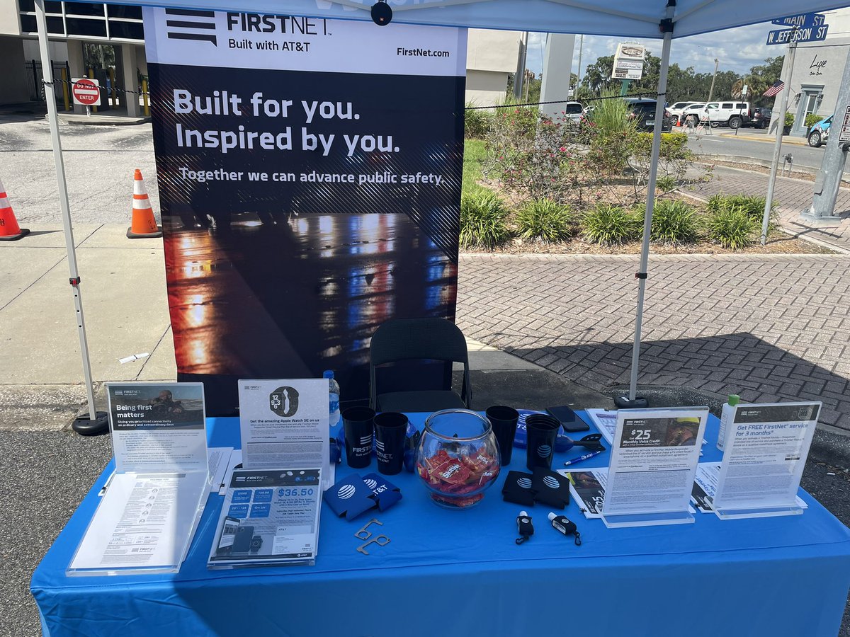 SpringHillATT's tweet image. Come visit our Assistant Manger Charlie over at the HSCO Safety and Fun Fest in Hernando County to learn more about our awesome specials and how you can qualify for FIRSTNET!! #FirstNet #FirstResponders #OneFLA @TheJohnRussoRSM @DanielaCarla00 @ARSMIsaac @jrluna11