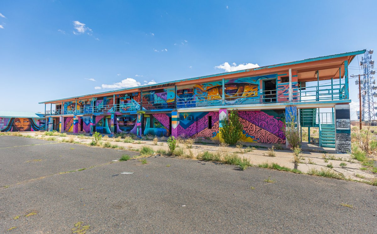 abandonedstate's tweet photo. Forty miles north of Flagstaff, Arizona just before entering the Diné nation and the Painted Desert, sits an old Whiting Brothers motel that has been abandoned since 2005.
#Arizona #PaintedDesertProject #Mural #GraffArt #graffitiart #abanoned #abandonedarizona #StreetArt https://t.co/GaYrMyfEB0