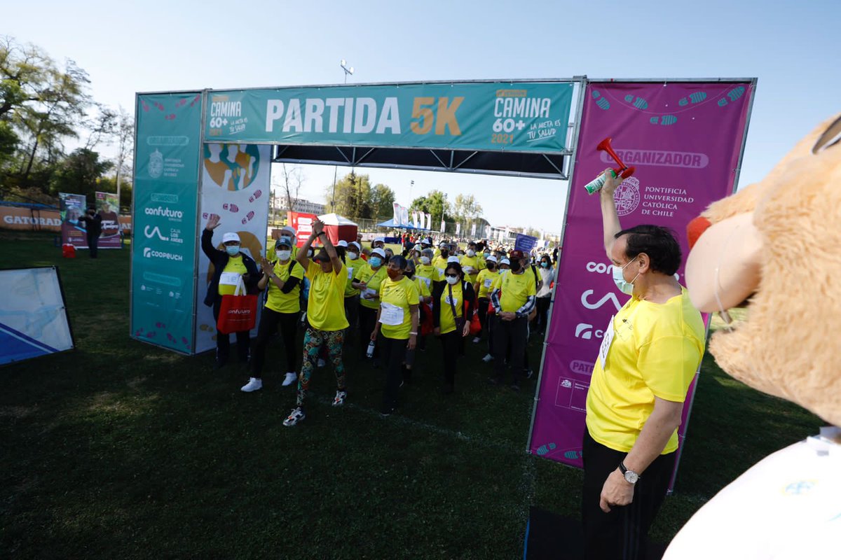 ucatolica's tweet photo. Caminamos, conversamos, nos acompañamos en los 5K de #Camina60. Estamos felices de la convocatoria lograda #PersonasMayores, de volver a vernos y llenarnos de ese espíritu, alegría y experiencias que trajo cada un@ de ustedes esta mañana. Felicitaciones! 🎉 https://t.co/cff8lVZV6F