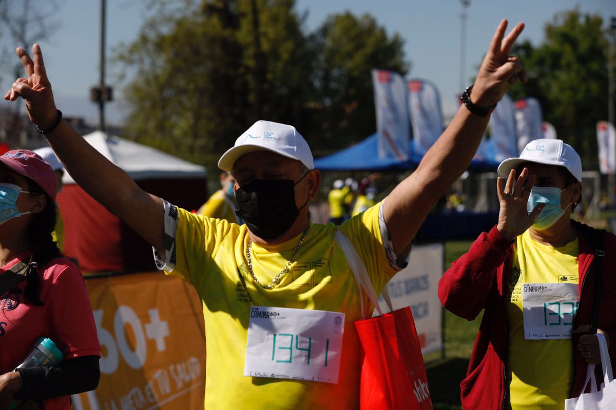 ucatolica's tweet photo. Caminamos, conversamos, nos acompañamos en los 5K de #Camina60. Estamos felices de la convocatoria lograda #PersonasMayores, de volver a vernos y llenarnos de ese espíritu, alegría y experiencias que trajo cada un@ de ustedes esta mañana. Felicitaciones! 🎉 https://t.co/cff8lVZV6F