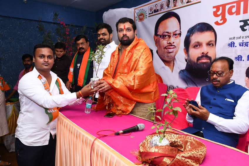 Siddhesh7shinde's tweet photo. With @BJYM4MH PRESENT SHRI @ivikrantpatil JI &amp; @cbawankule JI, @LavekarBharati
@SachinBHILARE6
@Bjym4Versova https://t.co/821gQkvHAM
