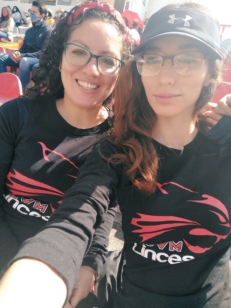 karlitadel34's tweet photo. Las porristas #1 del #83 #LincesPride 🏈❤️🐾😍 https://t.co/8jq7Wvvpya