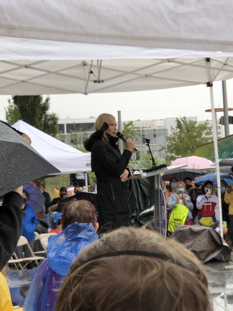 BrandonxxEvans's tweet photo. Not bad when @chelseahandler stops by to stand up for #ReproductiveRights go see her show tonight in Indy! https://t.co/6BUCyysau8