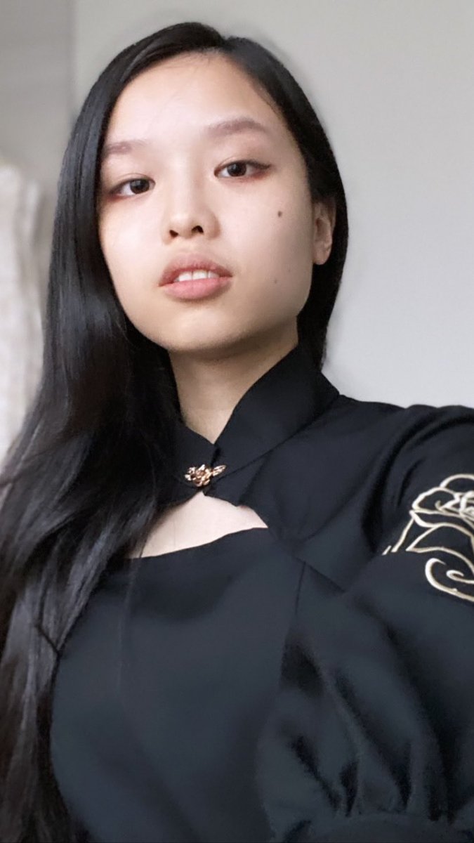 Velinxi's tweet photo. Therapy is expensive but random girls on the street telling me they like my fit is free https://t.co/3Xv7CwMMd3