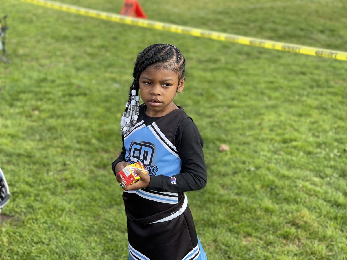 Omarisal's tweet photo. HappeningNow - The #CDPanthers football 7U team and cheerleaders prepares to take on 253 from Tacoma. It is Homecoming for the Panthers and community members are filtering into the field. #WWConverge https://t.co/m5lK9cLTWW