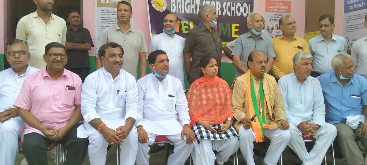 MeenaparmarBJP's tweet photo. भिवानी शहर के ब्राइट स्टार स्कूल में राष्ट्रपिता महात्मा गांधी जी की जयंती के अवसर पर पहुंचे भारतीय जनता पार्टी के पूर्व प्रदेश महामंत्री एवं जिला रेवाड़ी के प्रभारी बड़े भाई संदीप जोशी जी के साथ । @SundeepJoshiBJP  @BJP4India https://t.co/JSe77wo2wP