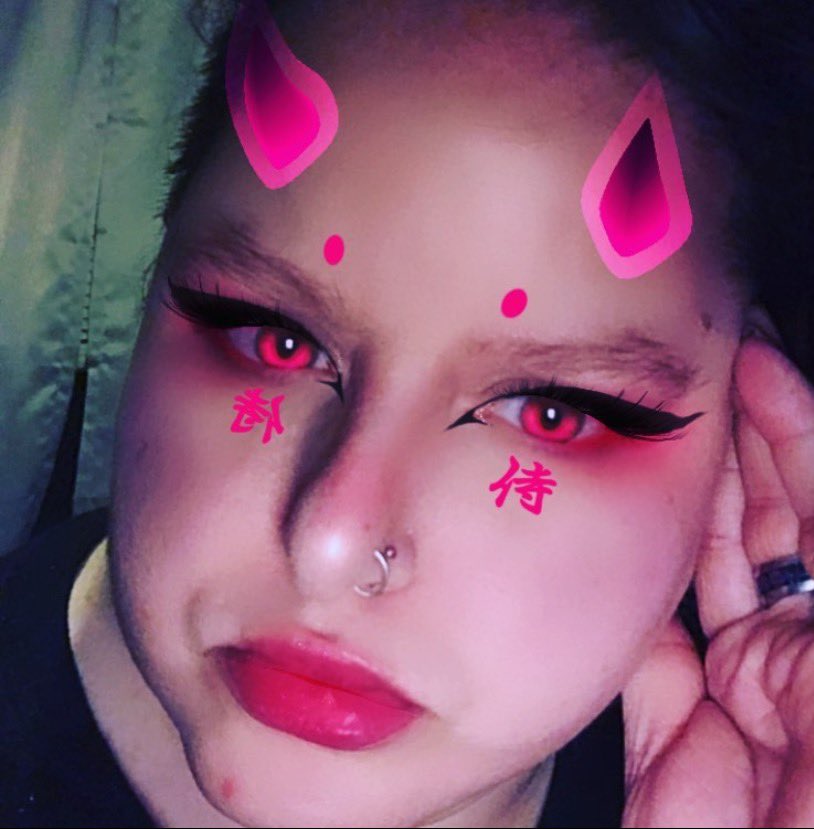SteffeeLynn's tweet photo. 🥀Part of my BPD comes numerus hurdles that create sometimes up some times down days..learning to take things one Step at a Time so here's a first..I never use Me..Myself or I photos always Artwork  I hate pictures despise them but well Today was a GOOD day so why NOT!🥀 https://t.co/lWJkMJhqFO