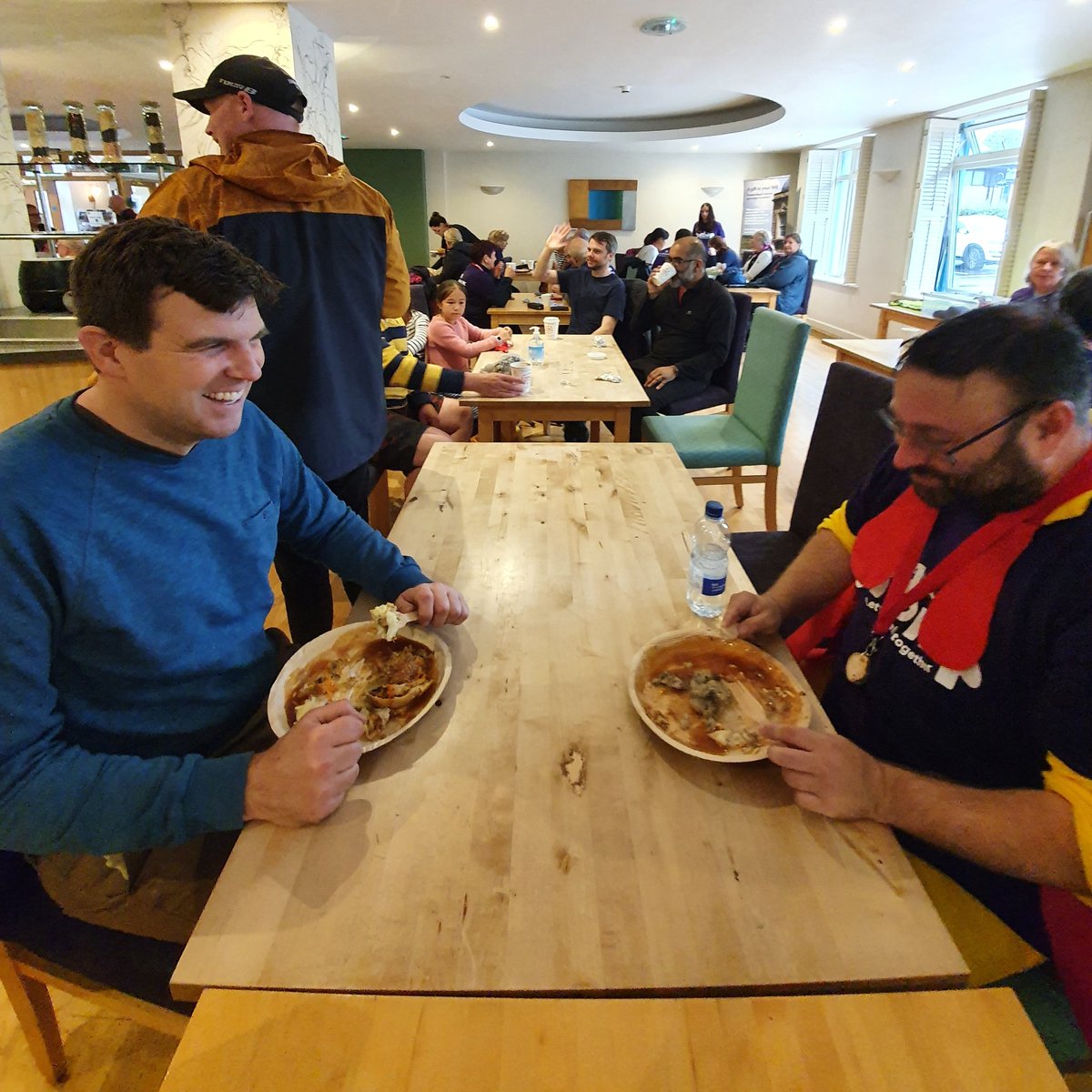 PennyBrohnUK's tweet photo. Delicious pies for our Stompers 👟. Thank you @pieminister #littleactsofpieness https://t.co/RRbCgtCMu9