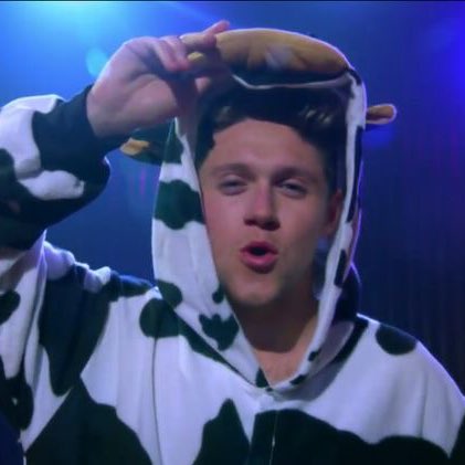 niallstreams's tweet photo. ‘Tis the season 🎃 👻 🧛🏼‍♂️ 
Niall Horan Edition https://t.co/VTI9B6ndVo