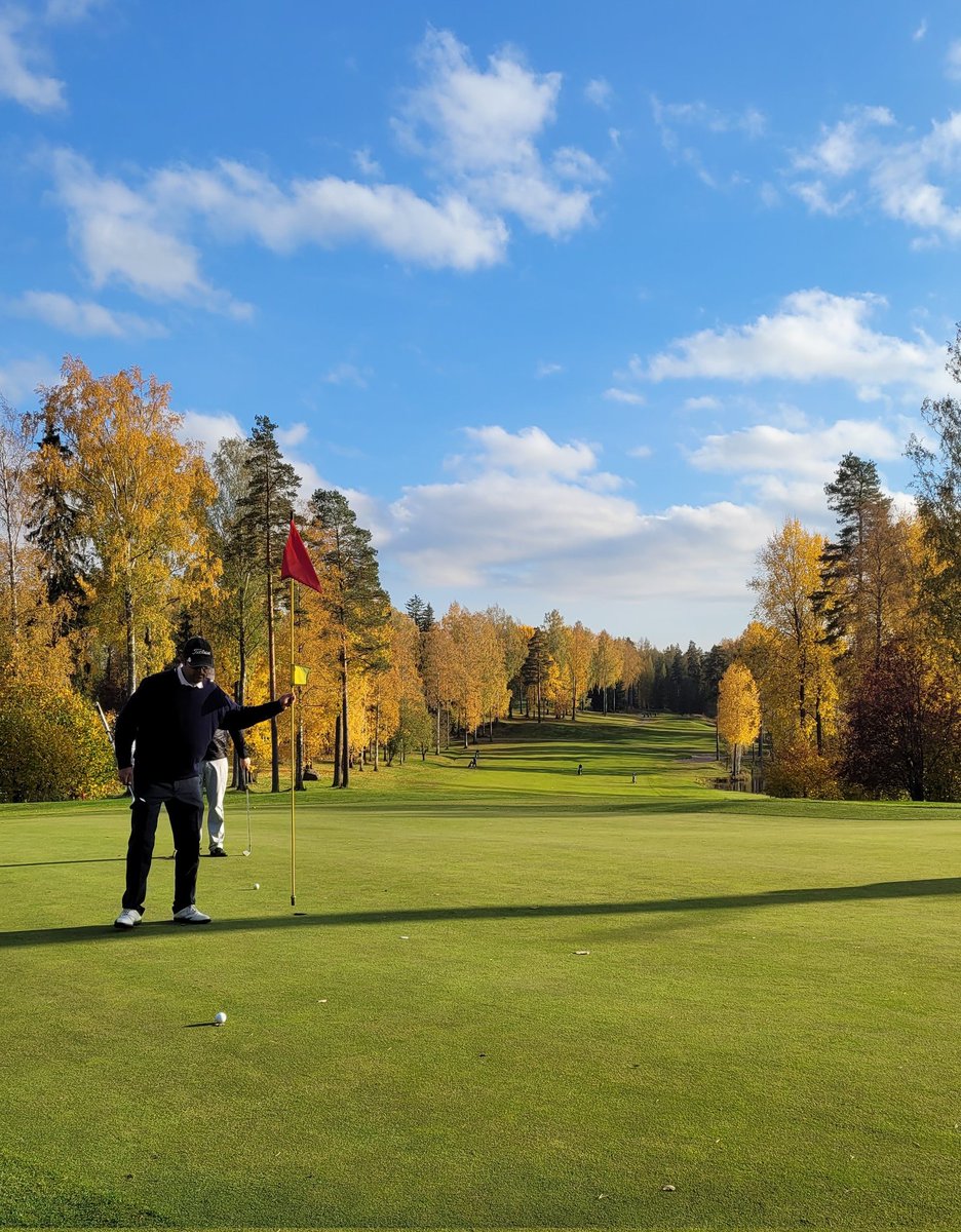 AkiraRopo's tweet photo. Periteinen @BaseballFinland #baseballgolf järjestettiin @Keimolagolf :ssa! Kiitos @televisionaari kisasta 🍁🍂 #syksy #ruska https://t.co/b3plhjZh90