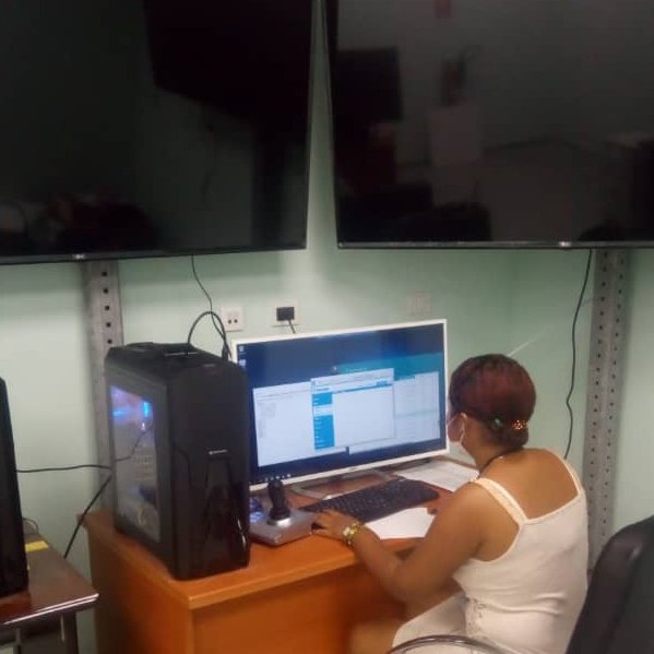 RaldelaNuezMor1's tweet photo. Intenso trabajo del grupo de MTSP en levantamiento de salones de videoconferencia y el soporte a los sistemas de CCTV en empresas de @BioCubaFarma, un equipo con muchas fortalezas, seriedad y profesionalidad #VamosPorMás @EdMartBCF @centro_cim @CIGB_Mariel @etibiocubafarm1 https://t.co/w6eYmmPFe1