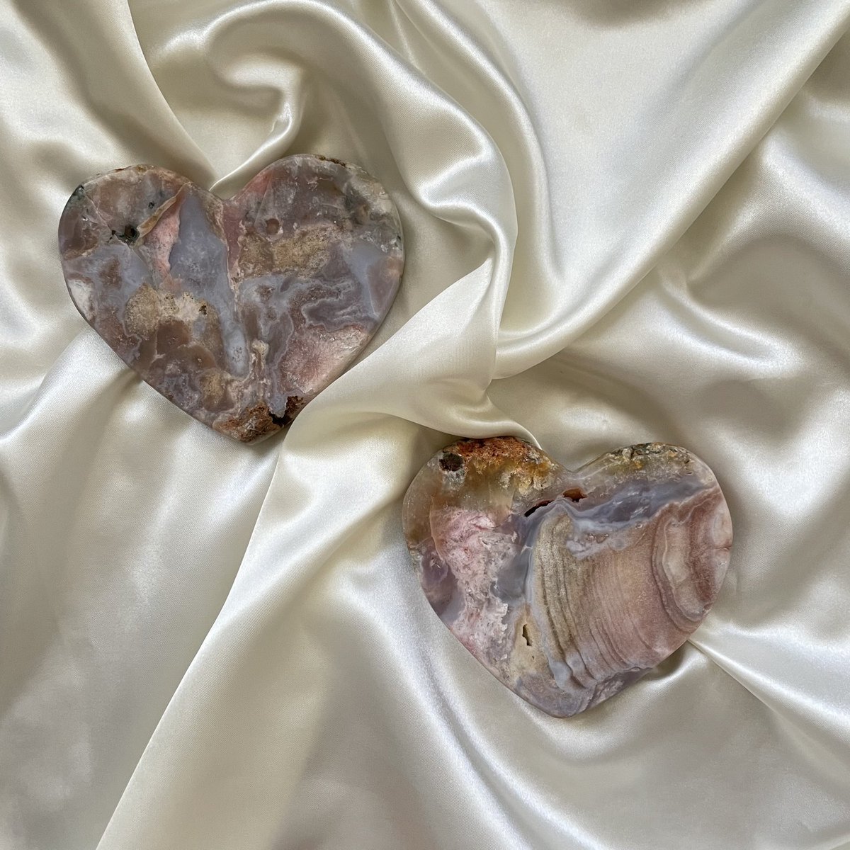 cheekyycrystal's tweet photo. ethically and locally sourced crystals @ https://t.co/JVhKtUugeX

- smokey quartz towers
- black tourmaline towers
- rose quart towers
- purple amethyst clusters
- pink amethyst hearts 
- selenite pillows https://t.co/l8ATuqdoHS