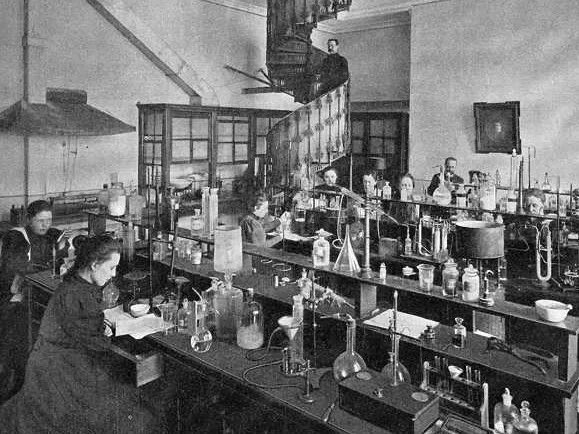 Russia's tweet photo. 🎓 Grand opening of the Higher Courses for Women, one of the first women's higher education institutions in Russia, took place in St. Petersburg #OTD in 1878.
🥼 The best Russian scientists taught the courses: Dmitry #Mendeleev, Alexander #Butlerov, Ivan #Sechenov & others. https://t.co/NAJYV935I3