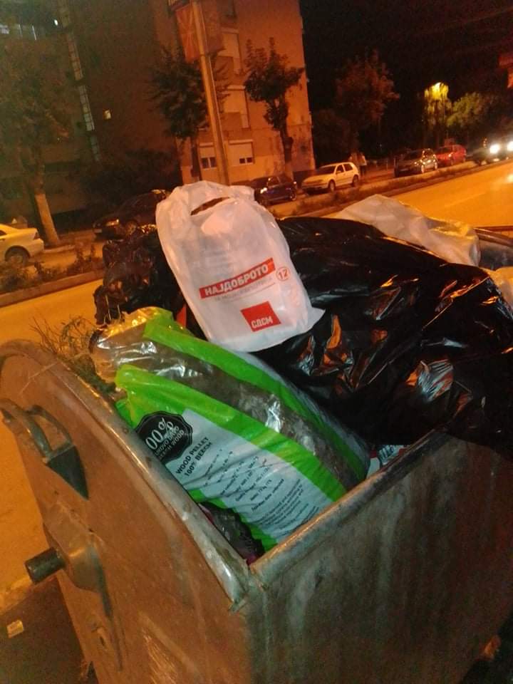 a_rhetip's tweet photo. Ете така. Си знај народот кај му е местото на ѓубрето. https://t.co/xg8ydGzA7W