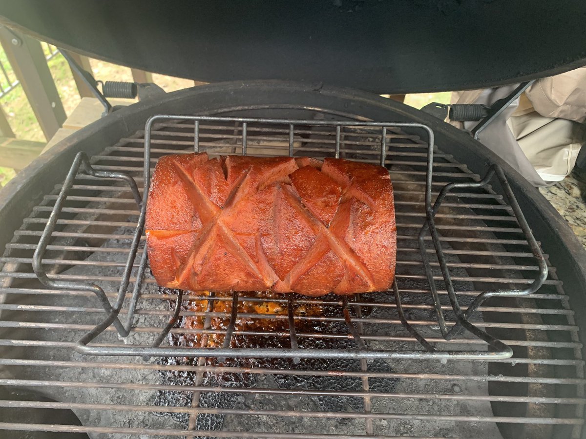 ukcatsftb's tweet photo. Smoked Kentucky Round Steak as Gator Bait!! Go Cats. #Caturday #trailgate. π https://t.co/BEEqGNKvqc