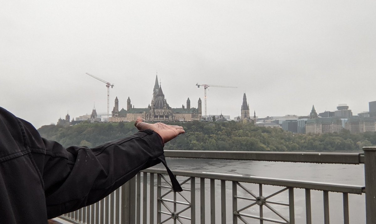 arthiak_ssc's tweet photo. Day 2 of "walk, run, roll" #GCWCC #GCWCC2021 #TCGives ... "Parliament Hill in the palm of my hand" @GCWCC_CCMTGC #WalkRunRollChallenge https://t.co/efZwdkiHO5