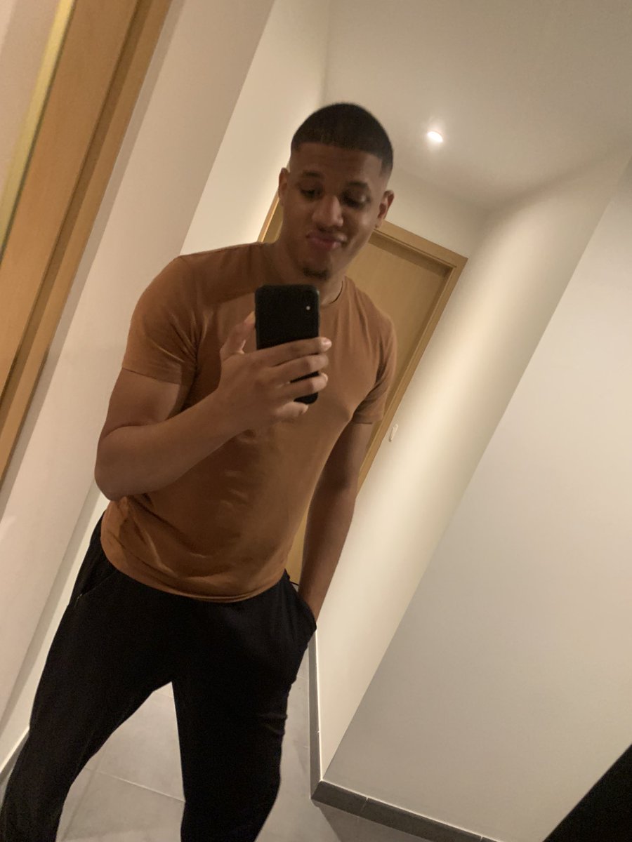 ds_washingtonn's tweet photo. New haircut, new face https://t.co/YwzpVcImuH