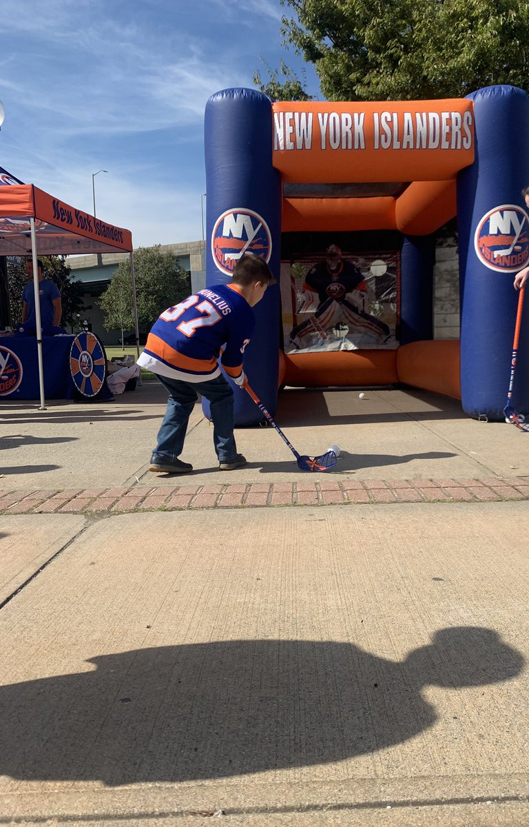 AHLIslanders's tweet photo. Isles Fan Fest is underway on the Plaza &amp; we are ready for pick drop at 2! https://t.co/P4JyJJ6zjM