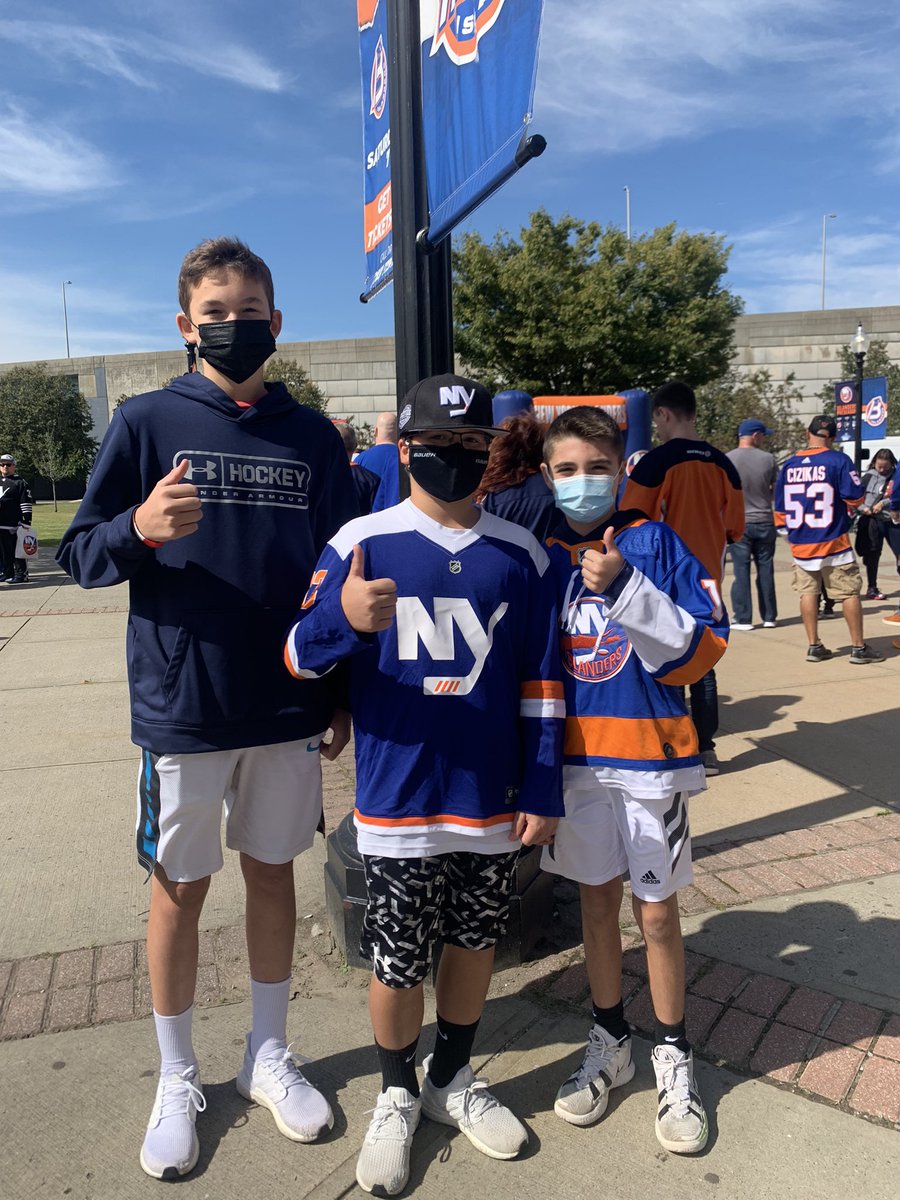 AHLIslanders's tweet photo. Isles Fan Fest is underway on the Plaza &amp; we are ready for pick drop at 2! https://t.co/P4JyJJ6zjM