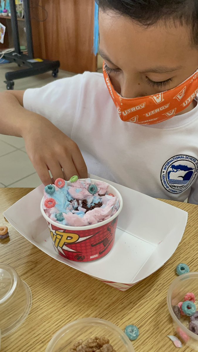 Crisaua's tweet photo. To celebrate the #FallBreak the #Grade1 &amp; #Grade2 students had a #MoWillems day. We had #FreeHandDrawing of #Piggie and made #Pigeon ‘s nest from #ModellingClay and edible nest using #CharmsFluffyStuffCottonCandy such a fun day at #ISAruba  #ISSCommunity #ISSedu https://t.co/6mb1hhdQNr