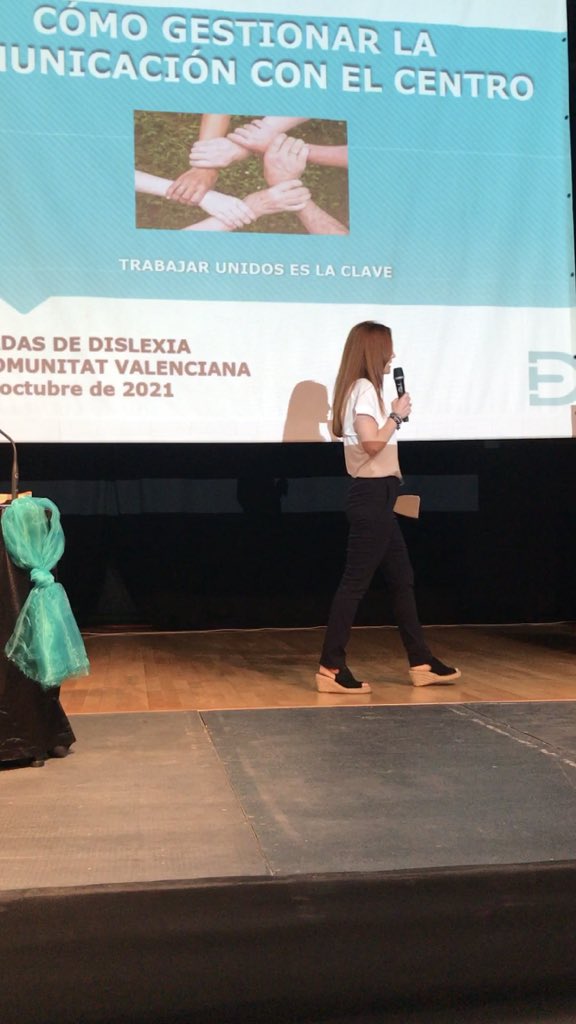 TrencaD's tweet photo. @AmparoInesta desde las V jordanas de dislexia Comunidad Valenciana nos da consejos para hablar con las y los tutores de nuestros hijos e hijas con dislexia. #JornadasTrencaDis21 #Dislexia #InclusionEducativa #Equidad #ComunidadEducativa #RedesDeApoyo #TrencaDisCV https://t.co/95i7cWc1iv