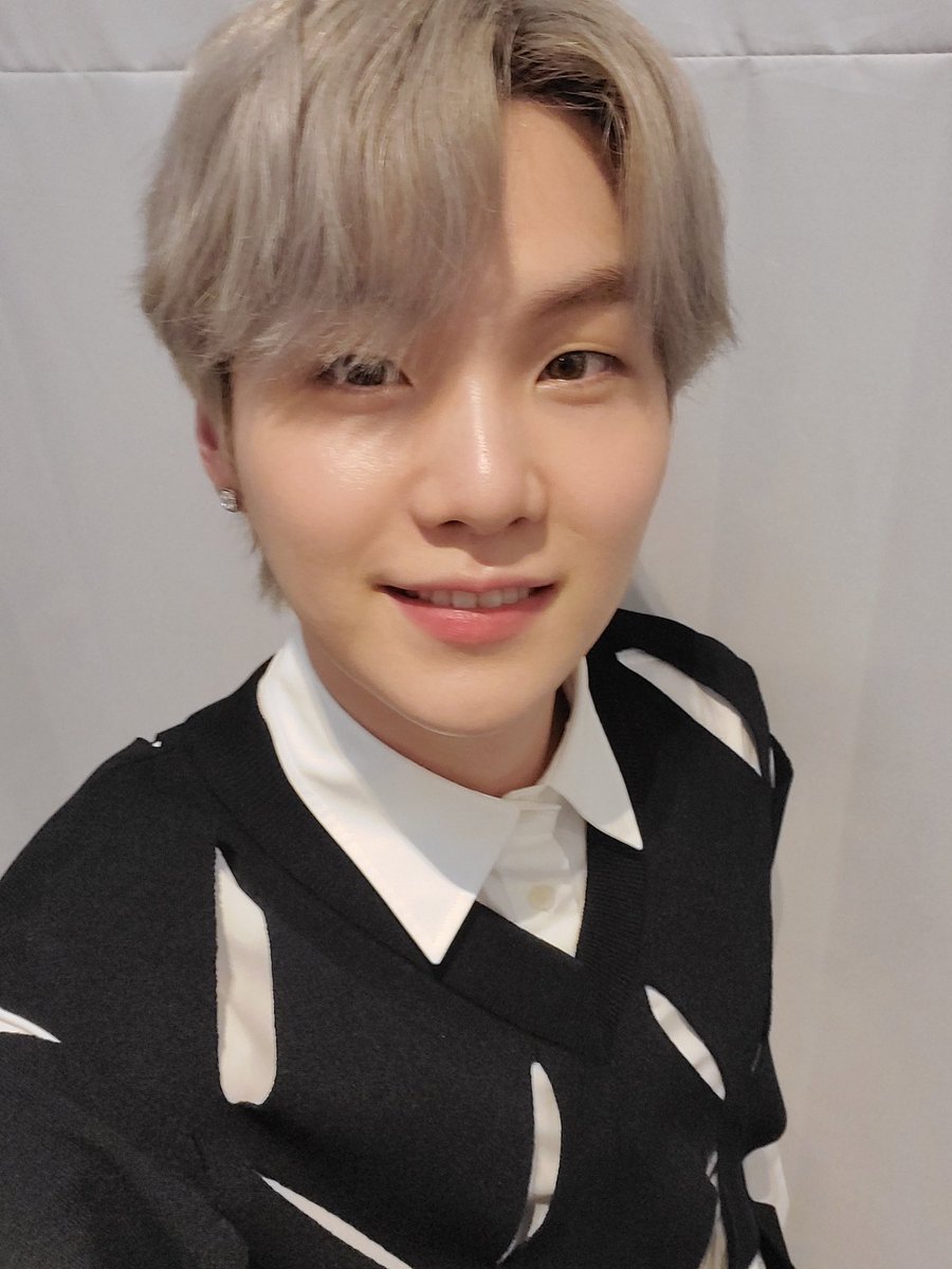Palak_952's tweet photo. @BTS_twt TWITTER:                   WEVERSE: https://t.co/vNfIdaqDXZ