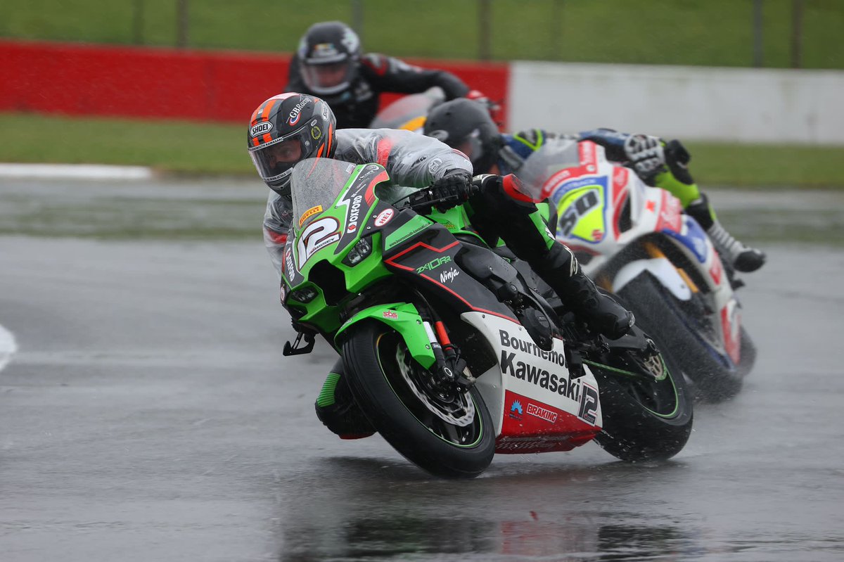 LukeMossey12's tweet photo. Very moist today, tomorrow is looking better 👌🏻 @BournemouthKawa @helperformance @UKTeamGreen @GBRacingEU  @dbraceservices @OfficialBSB #TECCARE #SMV https://t.co/neP9WFEqQ4