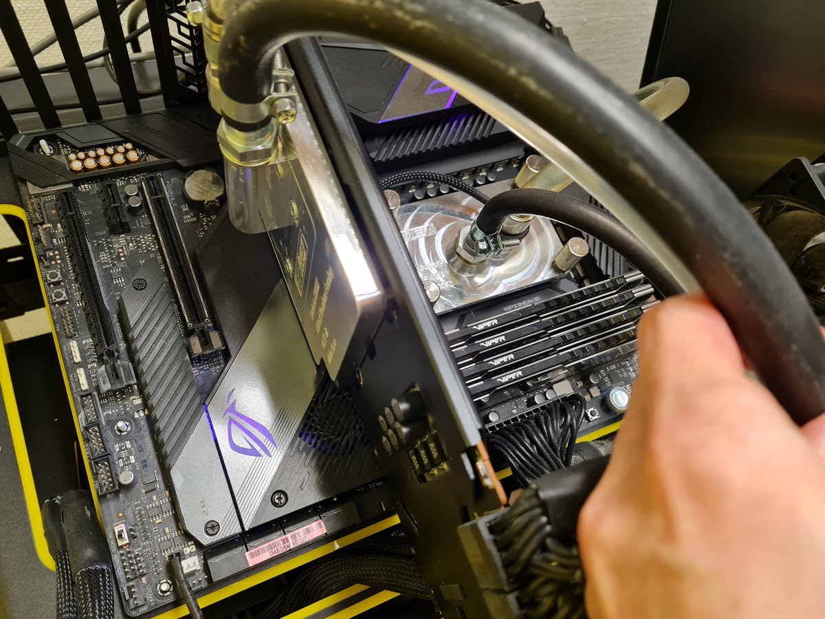 ElmTechDev's tweet photo. Details of our #elmTech #dlc direct liquid #cooling technology coming out soon! 
Outperforms all heat spreader systems, with direct liquid heat transfer from the top of flat bare silicone chips. #cpu #gpu https://t.co/8GxHanbMtb