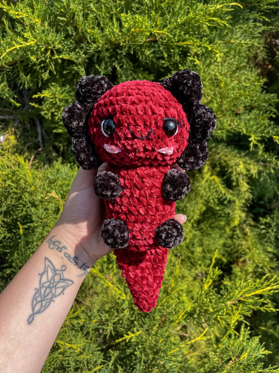 amthystart's tweet image. what do we think of this spooky custom axo?