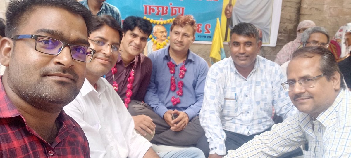 वादा न तोड़, वादा न तोड़
नही तो हम चले तेरा कैम्प छोड़।
तेरे कैम्प के तंबू पुकारे
यू मुँह न मोड़
वादा न तोड़
आमजन को होने वाली परेशानी के लिए पूर्ण रूप से राज्य सरकार जिम्मेदार है।।
राजस्व मण्डल के बाहर राजस्व सेवा परिषद द्वारा धरना प्रदर्शन
<a href="/Barmer_Harish/">Harish Chaudhary</a>
@President_rps 
<a href="/RajCMO/">CMO Rajasthan</a>