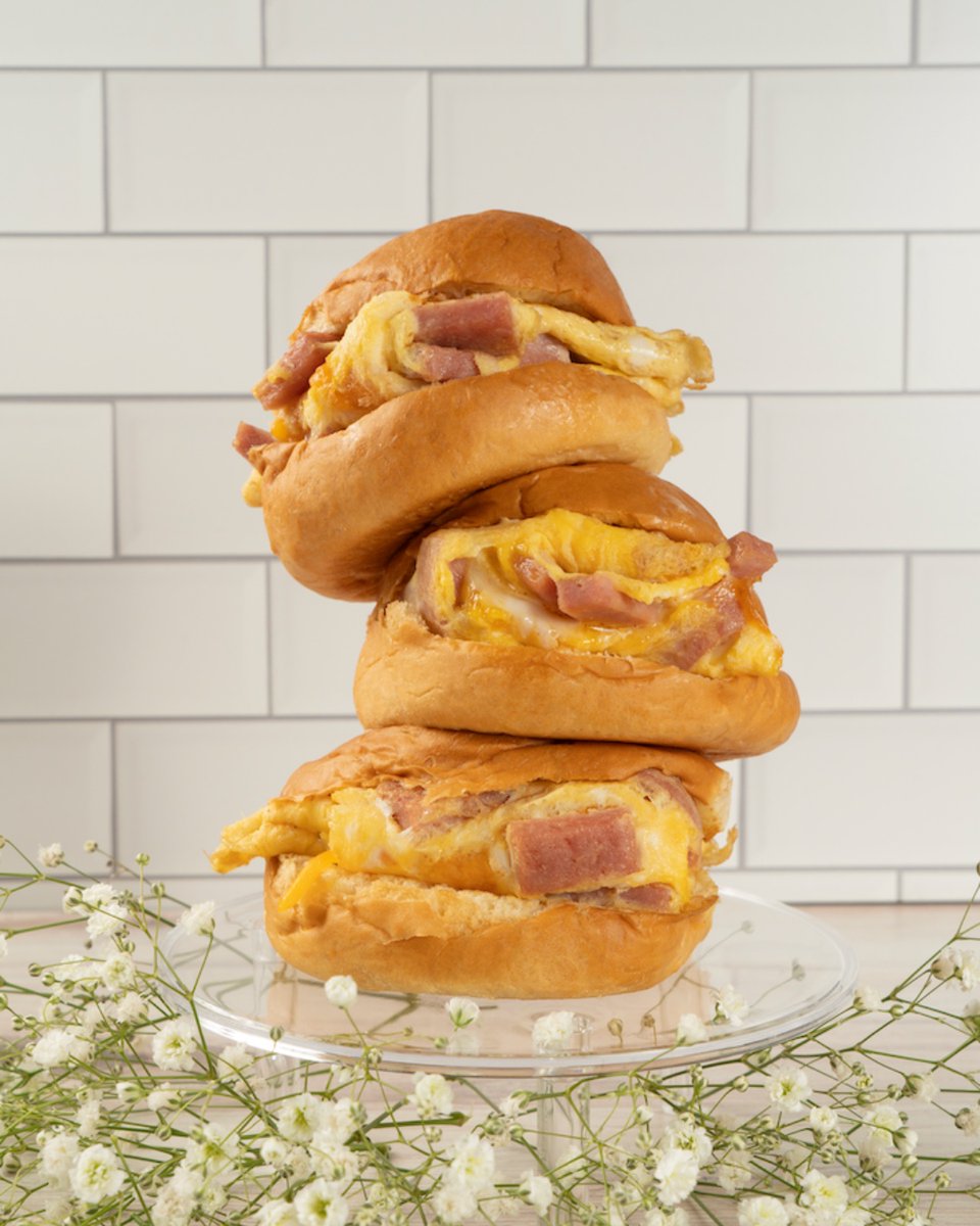 Zippys's tweet photo. Don't sleep on this #SPAMtember special available through October 3 🍳 A SPAM® and cheddar cheese omelette served between a sweet bread bun. #NextStopZippys #ZippysxSPAM https://t.co/x9IkmwLDdv