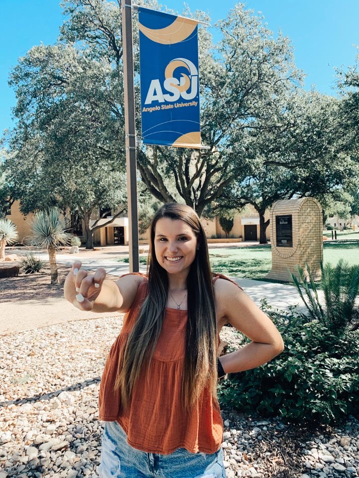 asu_sigmakappa's tweet photo. 🌼SENIOR SATURDAY🌼
Haley is a Business Marketing major and currently our new member educator!!
“Sigma Kappa has given me more than I could have ever dreamt of! The best groups of friends, endless opportunities, and memories that will last a lifetime! Dove love forever!💜” https://t.co/CEV3g2Osvp