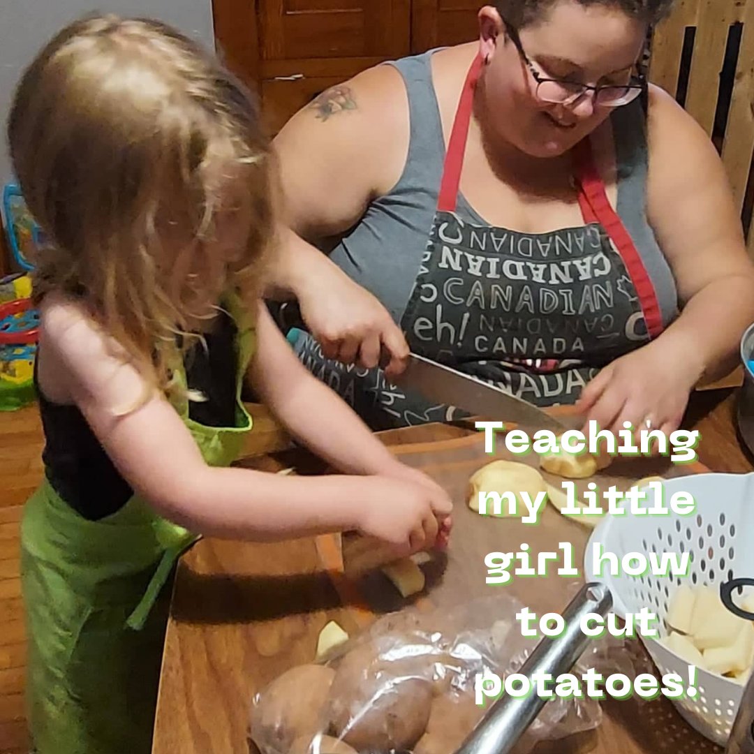 AngelJendrick's tweet photo. Helping her mommy's make a pot roast! 
#familytime #learninghowtocook #montessori #angeljendrickauthor #momlife https://t.co/QSkgx63D9k