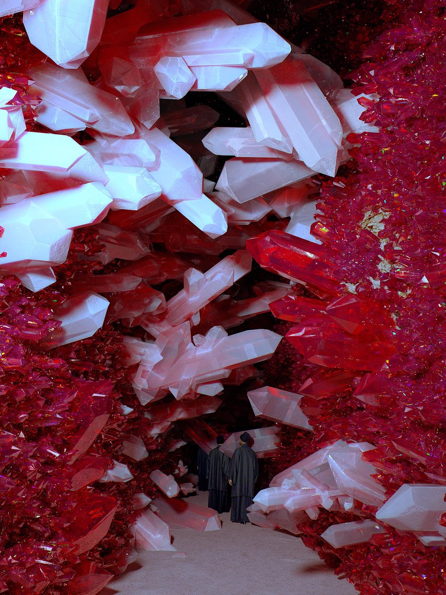 alchimistfr's tweet image. 💡 Inspiré par l’histoire orientale, le collectif KVANT-1 a créé ce projet impressionnant nommé "Temple".